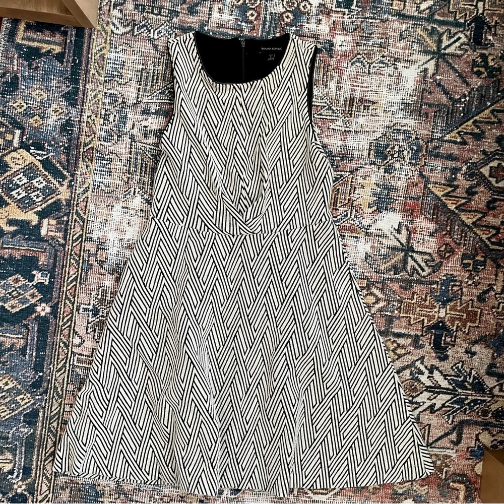 Banana Republic Black and White Patterned Midi Dress